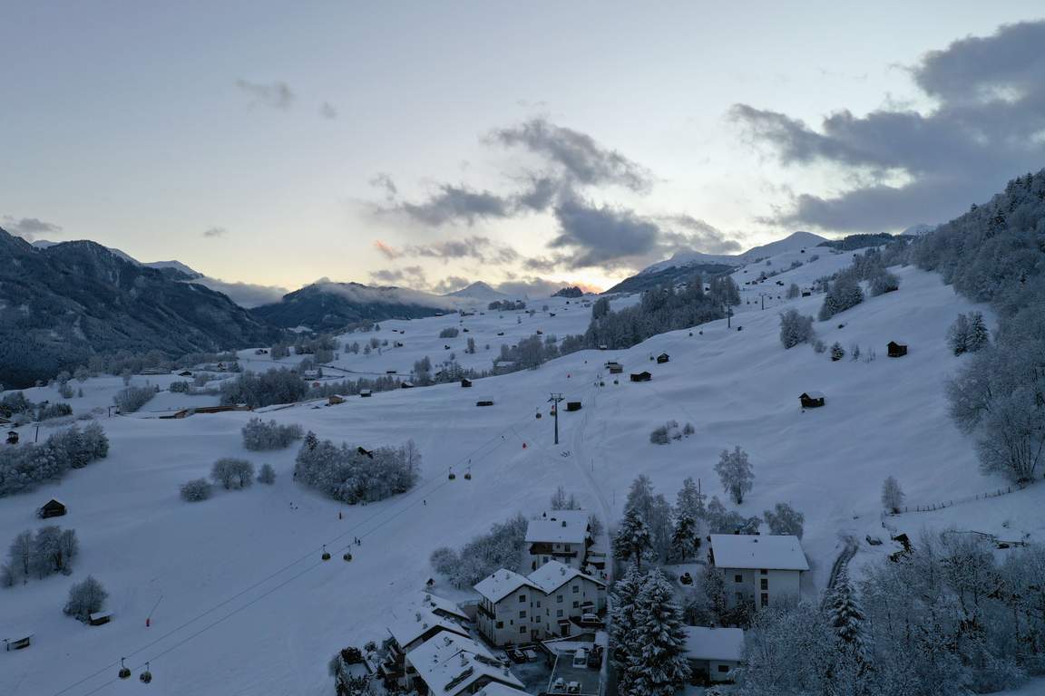 The gondola above the Ladis valley run in the evening light